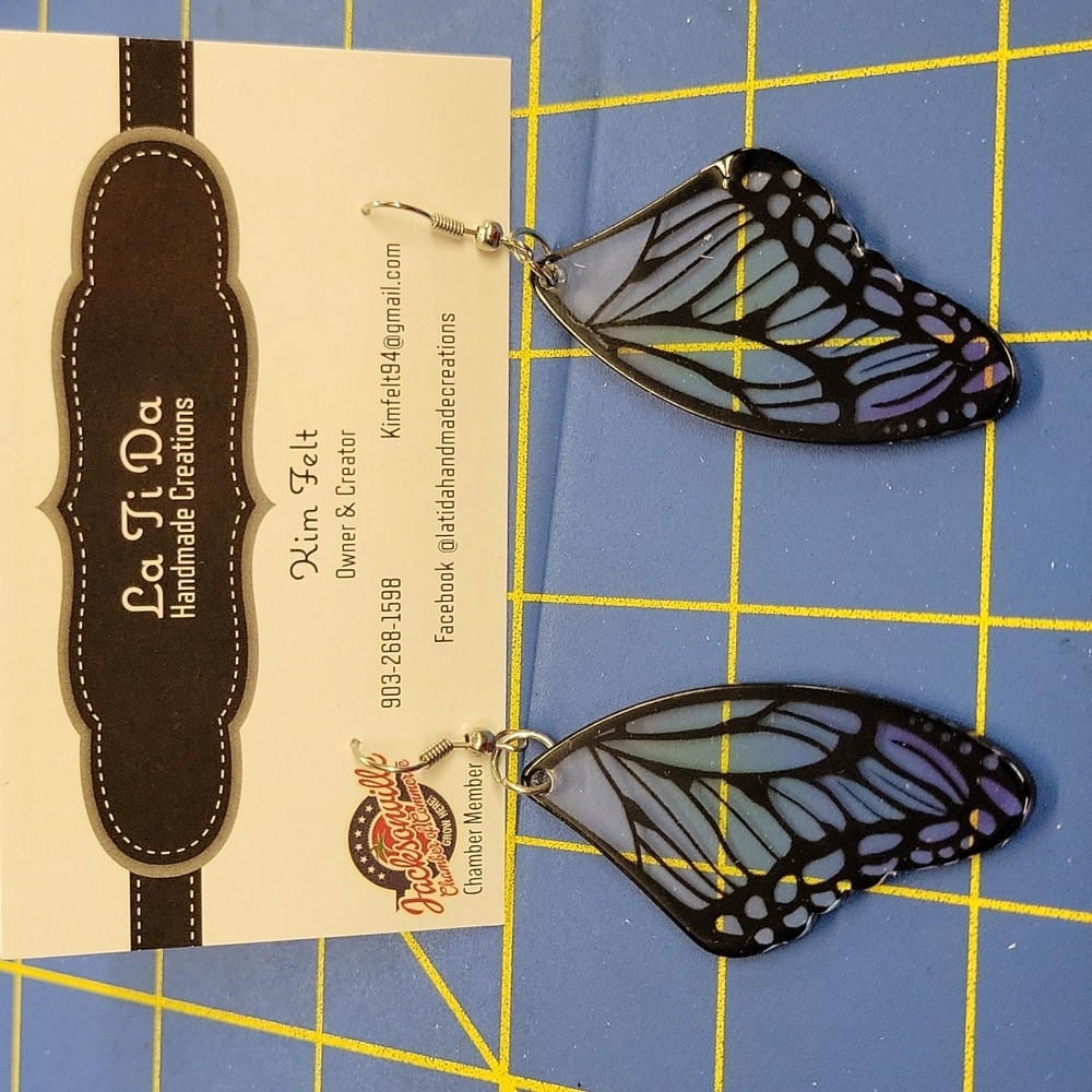 Butterfly Black Clear Resin 2 Earrings 12$